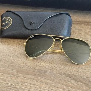 Classic Ray-Ban Aviator Sunglasses